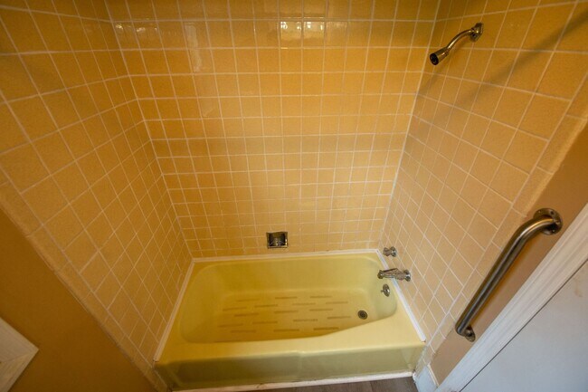 Building Photo - Lovely 3 Bed / 2 Bath in Private Setting--AVAILABLE NOW!!!