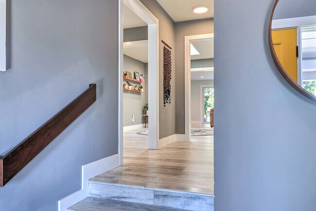Building Photo - 2658 Mira Vista Dr