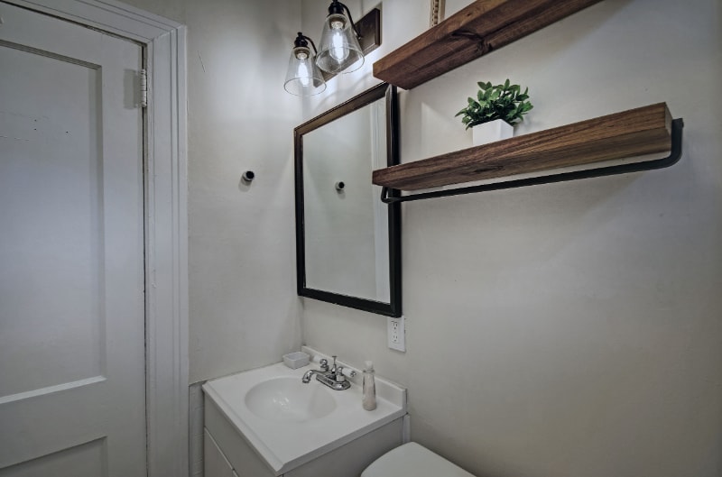 Building Photo - 209 W Leake St