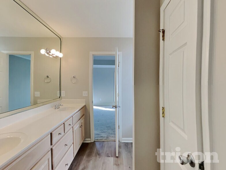 Building Photo - 3701 Legacy Dr