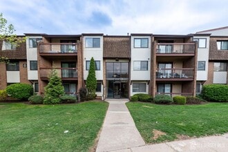 Building Photo - 823 Edison Glen Terrace