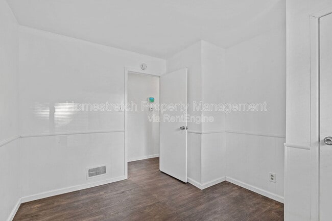 Building Photo - 212 Mc Alpine Dr