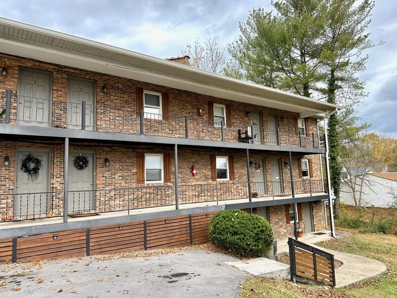 Units 1-10 - 216 Colonial Heights Rd