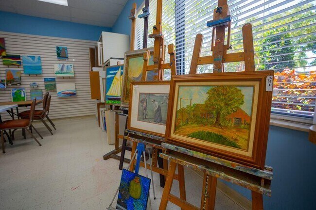 Building Photo - 14 Westbury E