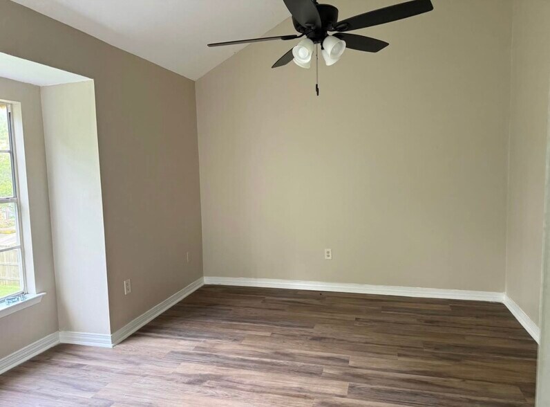 Building Photo - 8084 Bayou Fountain Ave