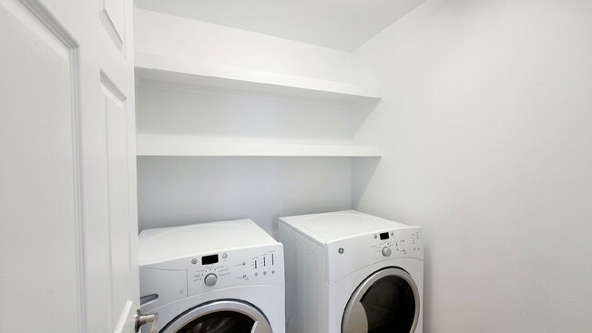 Building Photo - Lydian Ct  - 3 bedrooms , 2.5 bath, 1864 SQFT