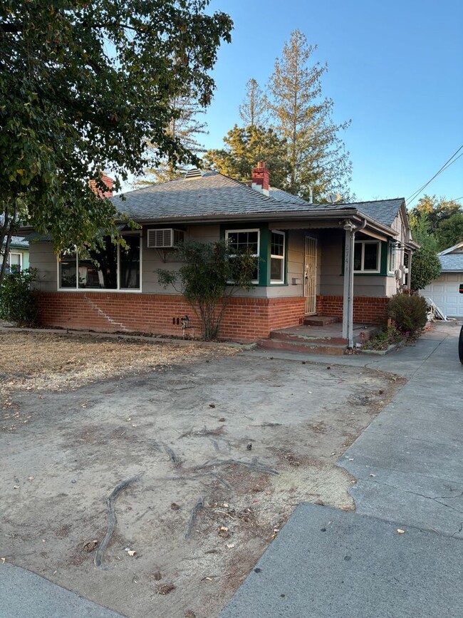 Building Photo - 2741 21st Ave