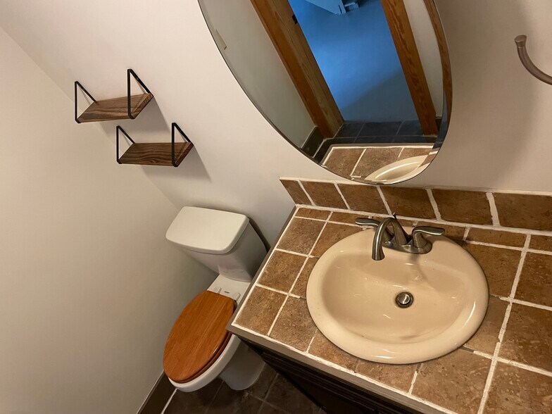 bathroom detail - 127 Flint St