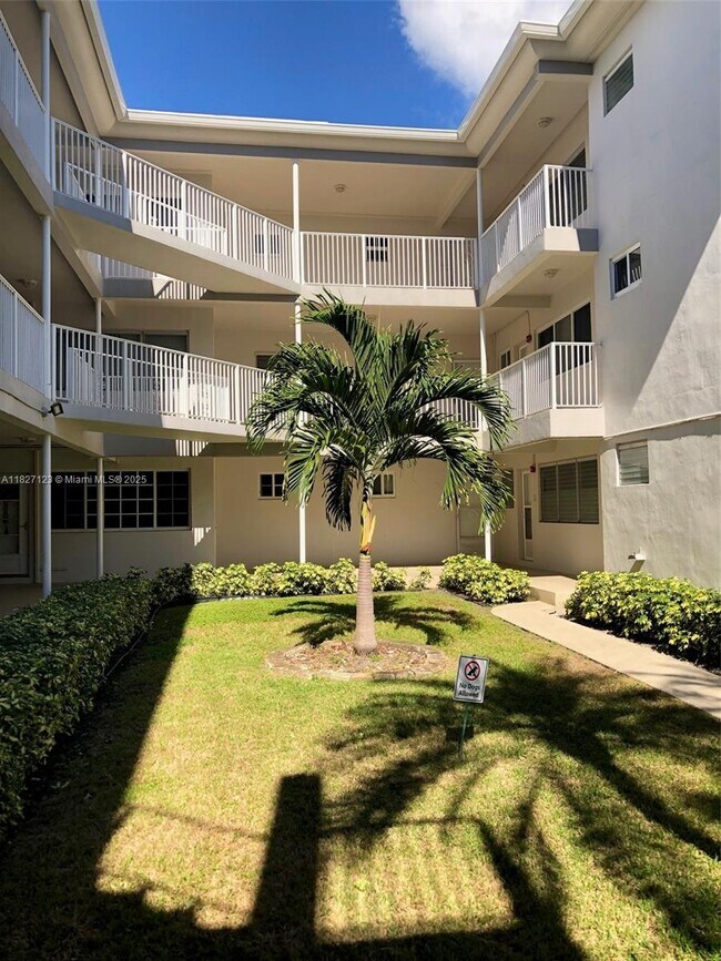 Building Photo - 462 Golden Isles Dr
