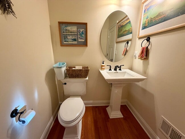 Building Photo - 1539 Barnett St