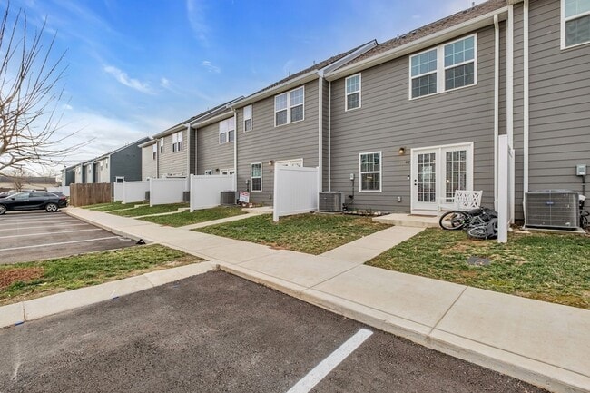 Building Photo - 420 Park Ave