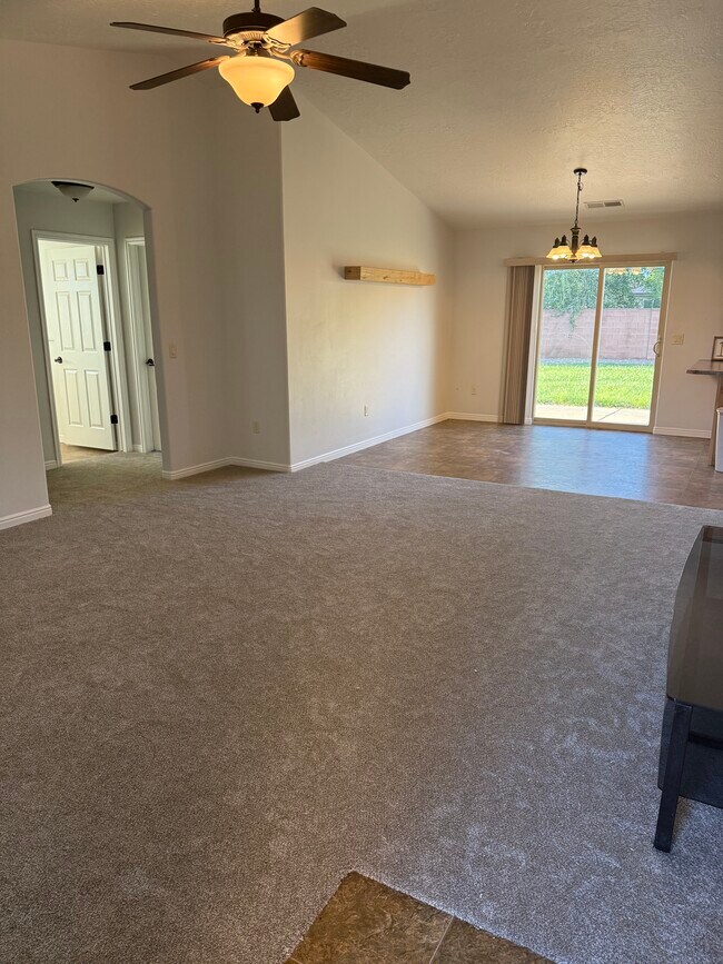 Building Photo - Hurricane Rental
