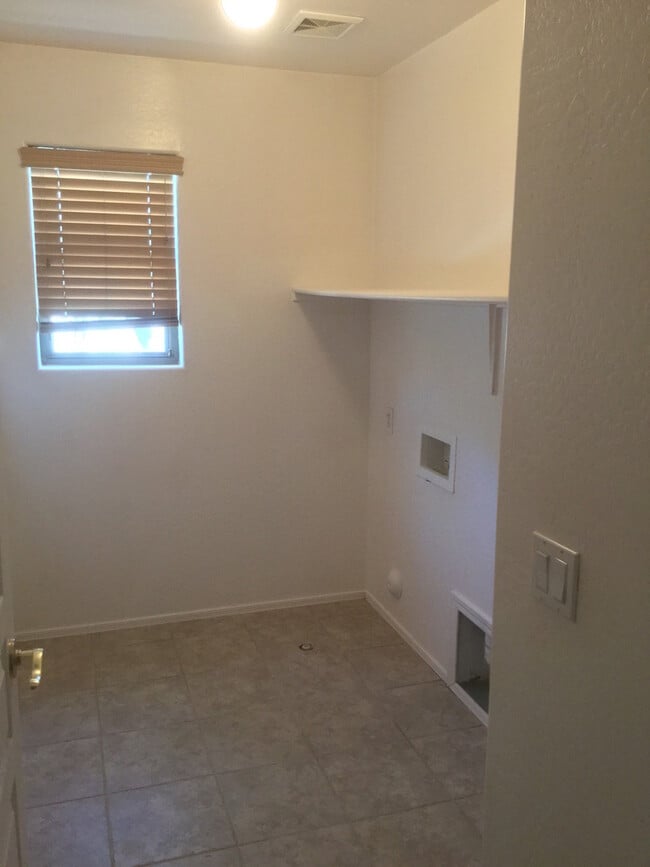 Building Photo - Excellent Gilbert Location!