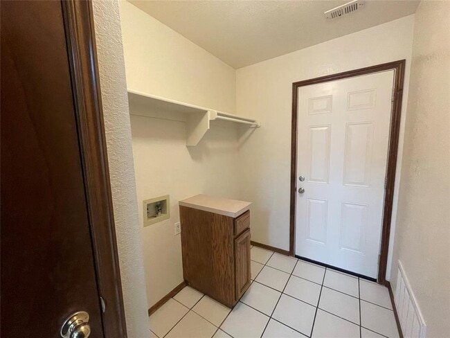 Building Photo - 621 Gyrfalcon Dr