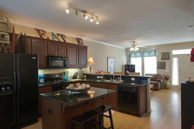 Building Photo - Spacious 3 Bed, 3.5 Bath Condo in Great Community!