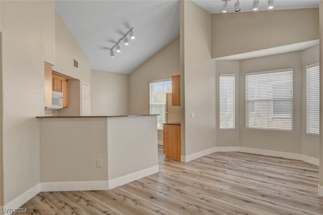 Building Photo - 10550 W Alexander Rd