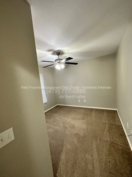 Building Photo - 2900 SW Amberwood Ave