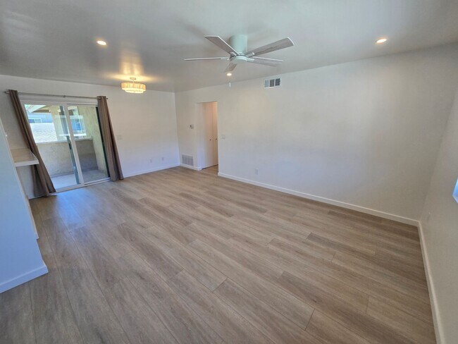 Building Photo - JAMACHA GREENS BEAUTY – FULLY REMODELED 2BR TOWNHOME!