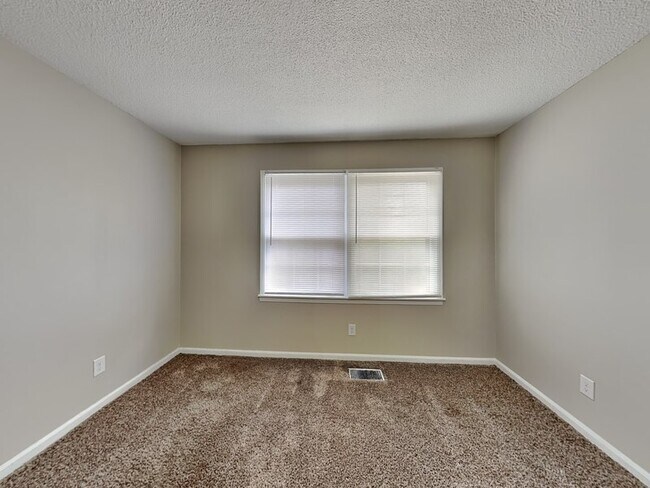 Building Photo - 1431 Lantana Dr