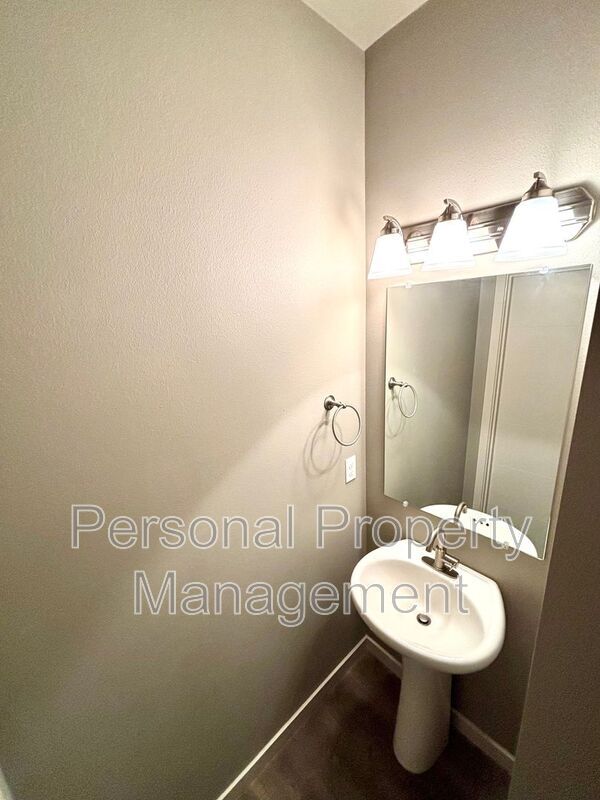 Building Photo - 12205 NE 115th St