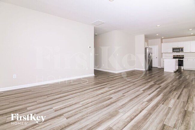 Building Photo - 484 Barnes Lndg Dr
