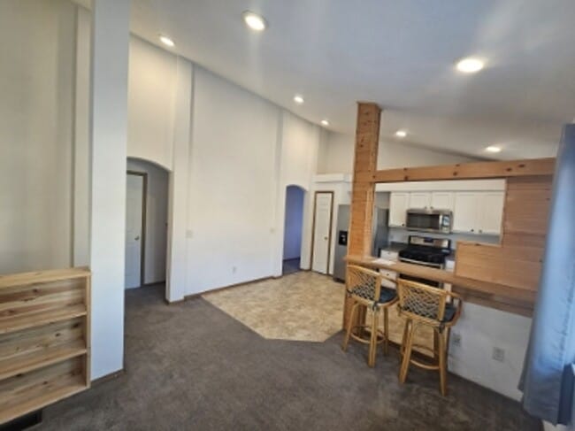Building Photo - Charming 2 Bedroom Home with Fenced Yard – Dog Friendly!