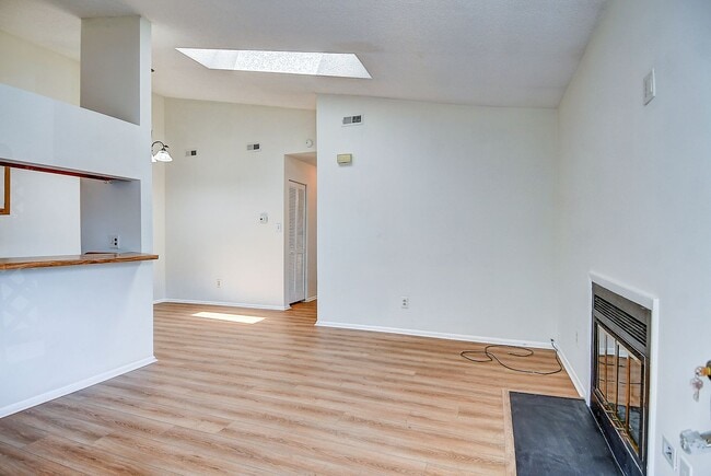 Building Photo - GATED COMMUNITY - CONDO