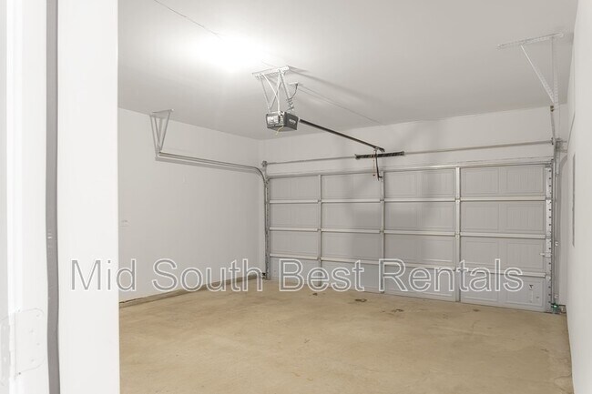 Building Photo - 7015 Vining Dr