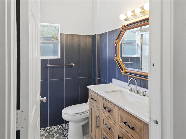 Building Photo - 823 S Beacon St