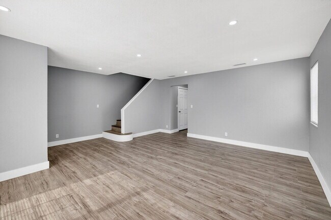 Building Photo - 5424 SW 44th Terrace