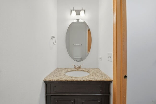 Building Photo - 1357 W Alder Creek Dr