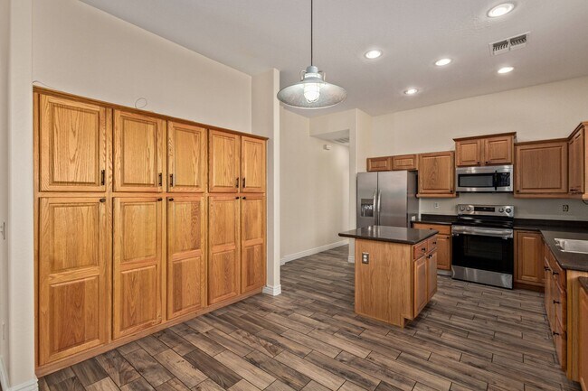 Building Photo - 3 Bedroom with Den in Chandler