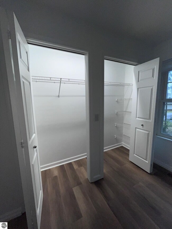 Building Photo - 1495 Newport St