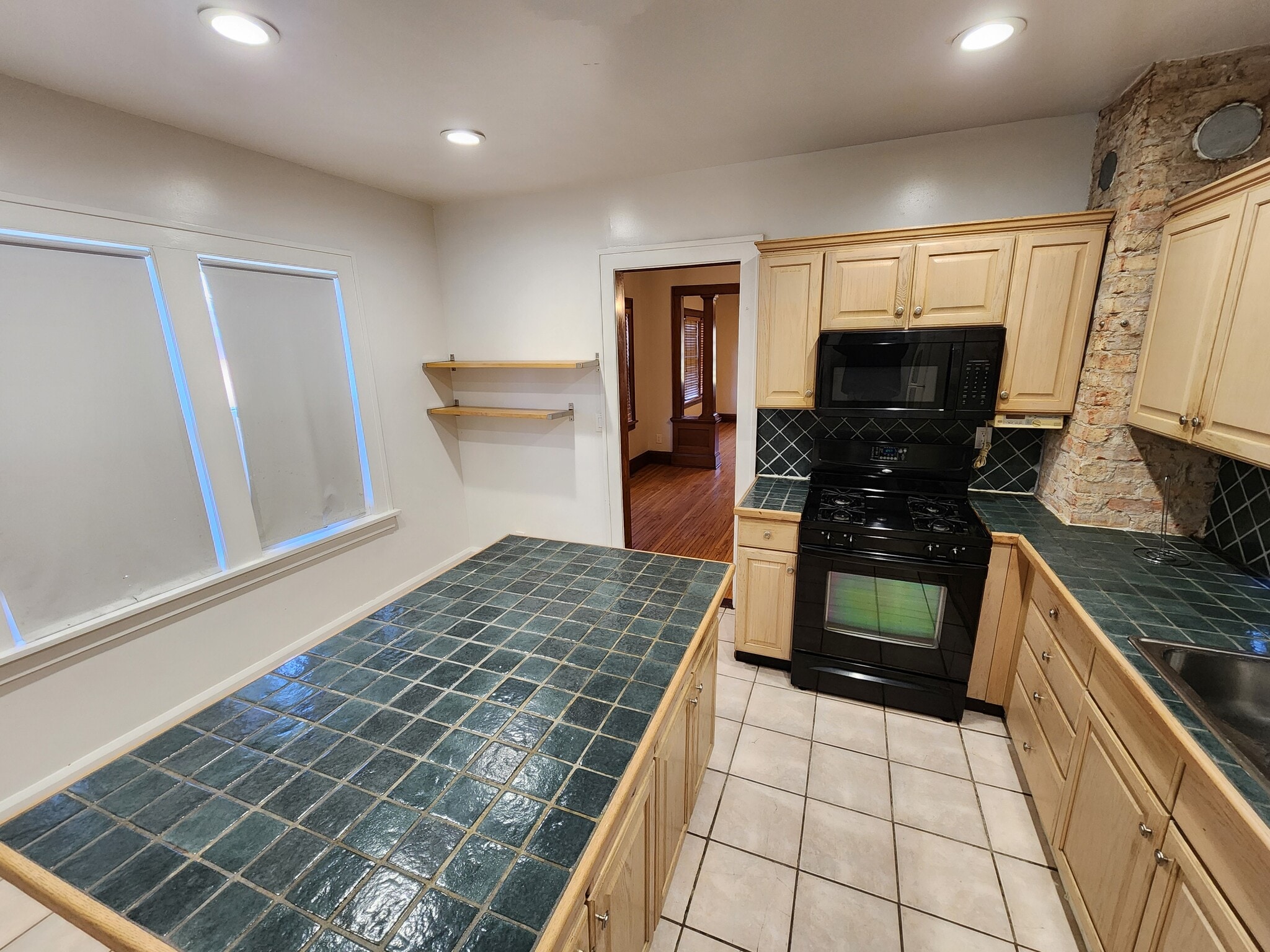 Building Photo - 409 Grove St