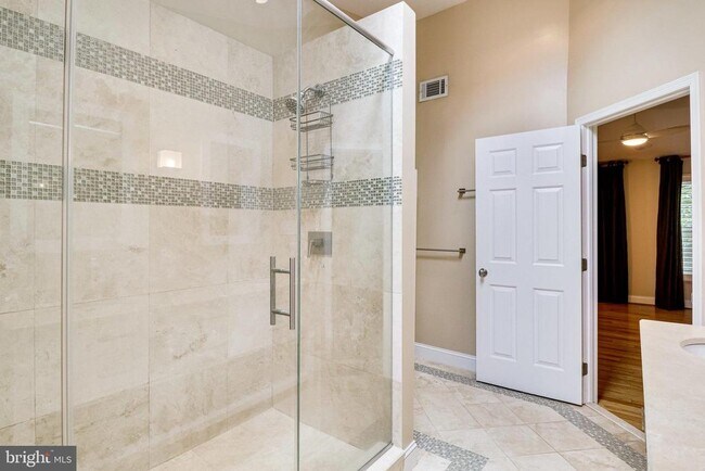 Building Photo - 6122 Bayliss Pl