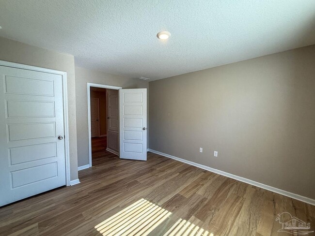 Building Photo - 9639 Angel Oak Dr