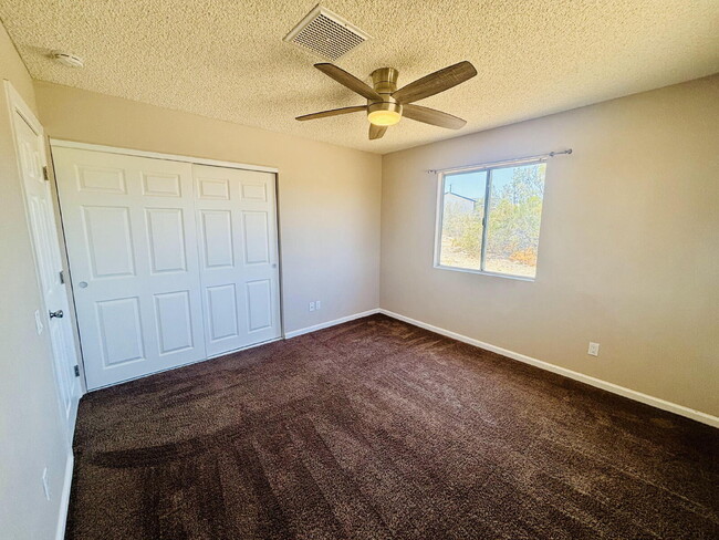 Building Photo - Charming 3-Bedroom with 2 Full Baths on th...