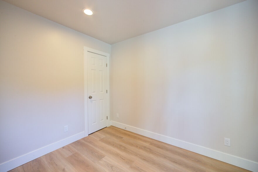 Building Photo - 1282 W Newport St