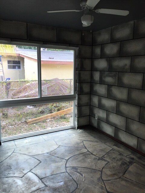 Building Photo - Large 4 -2 house in sw area ! Off Davie blvd