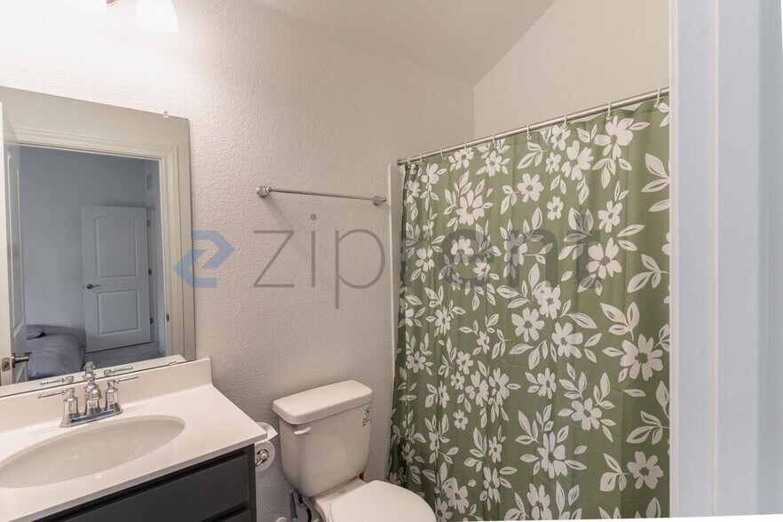 Building Photo - 113 Redonda Dr