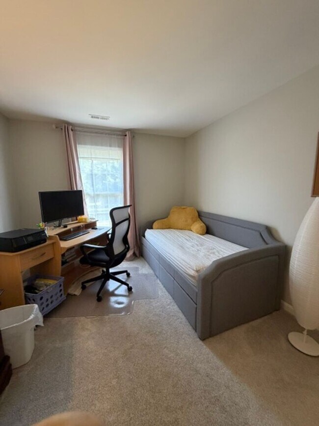 Building Photo - SPACIOUS SF HOME IN GERMANTOWN