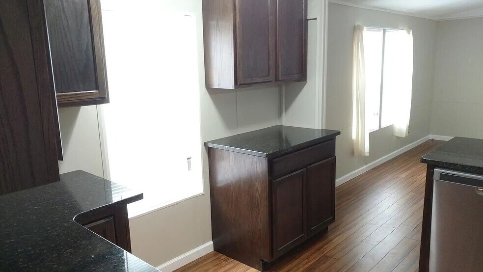 Building Photo - 427 White Oak Way