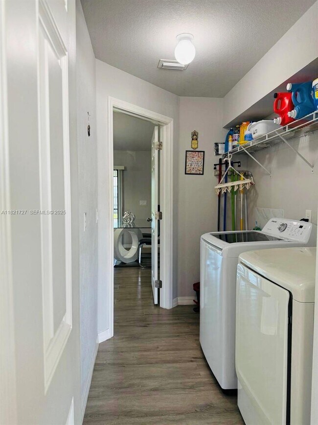 Building Photo - 500 NW 5th St