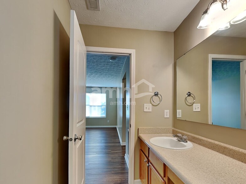 Building Photo - 5899 Brookstone Dr