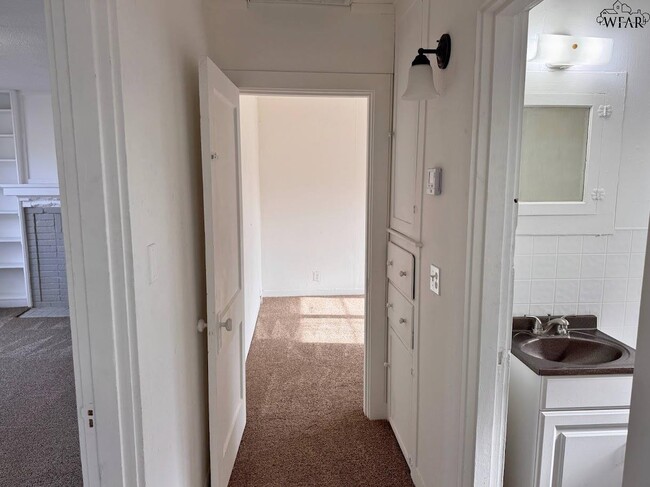 Building Photo - 2209 Talunar Ln