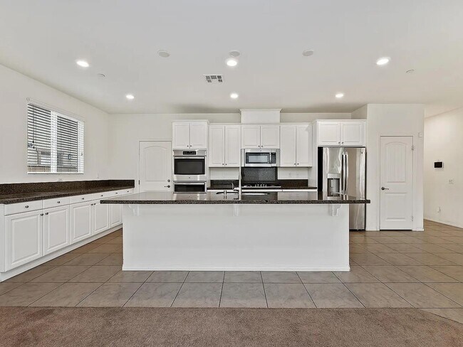 Building Photo - 15634 Clove Pl