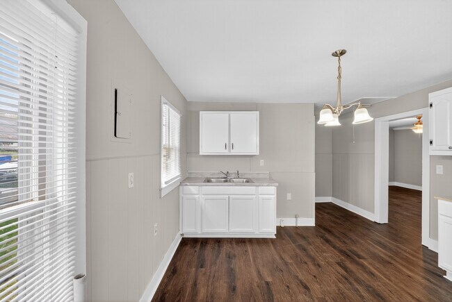 Building Photo - 225 Sunset Ave