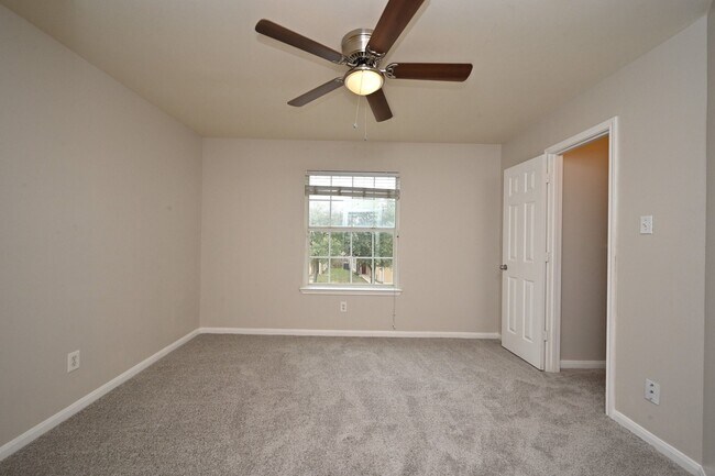 Building Photo - 6127 Yorkglen Manor Ln