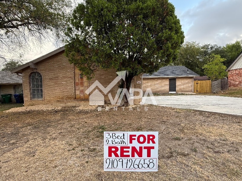 Building Photo - 8007 Lake Forest Dr