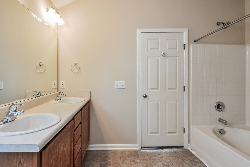 Building Photo - 802 Shefford Town Dr